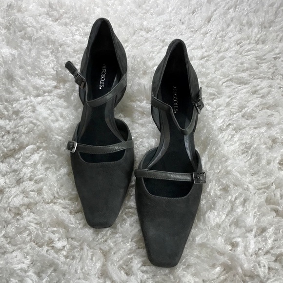 AEROSOLES- GRAY SUEDE SQUARE TOE HEELS - Picture 2 of 7